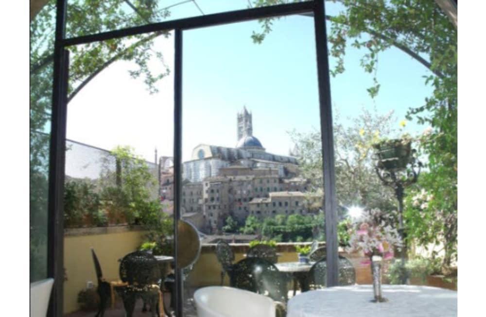 Residenza D'Epoca Campo Regio Relais Bed & Breakfast Siena Bagian luar foto